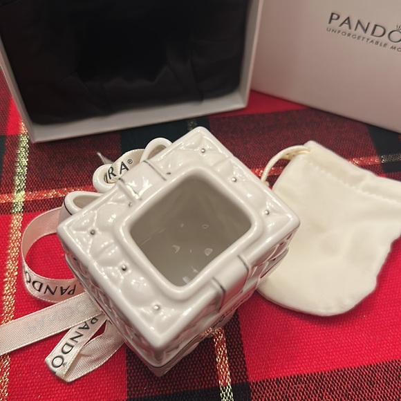 Pandora 2016 Christmas Present Ornament Limited Edition - Picture 3 of 7